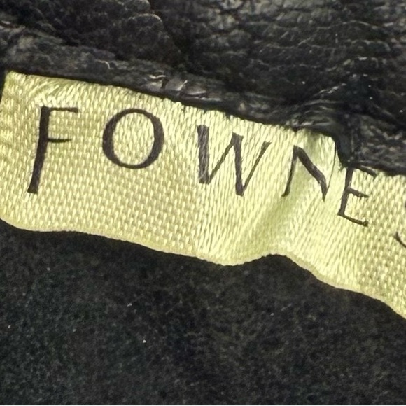 Elegant Charcoal Leather Gloves for Men - Picture 5 of 7